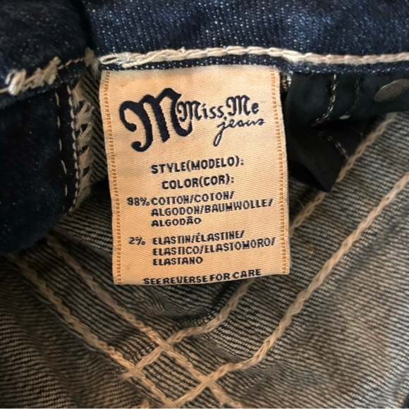 Miss Me Jeans
Low-Rise/Dark-Wash/Flared - Picture 6 of 6